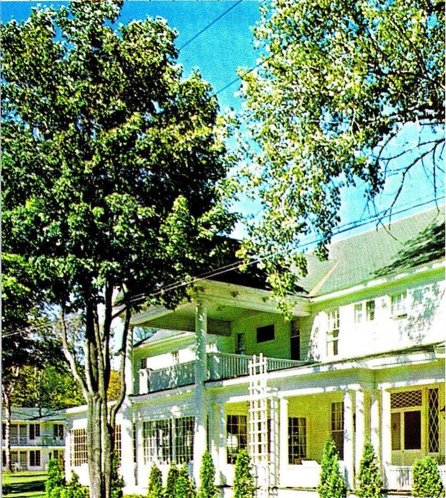 Colonial Inn Harbor Springs Exterior foto
